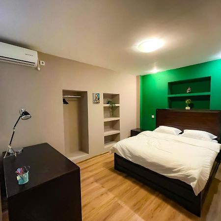 Cool Flat With Hot Tub In The Old Town Apartment Bucharest Exterior photo