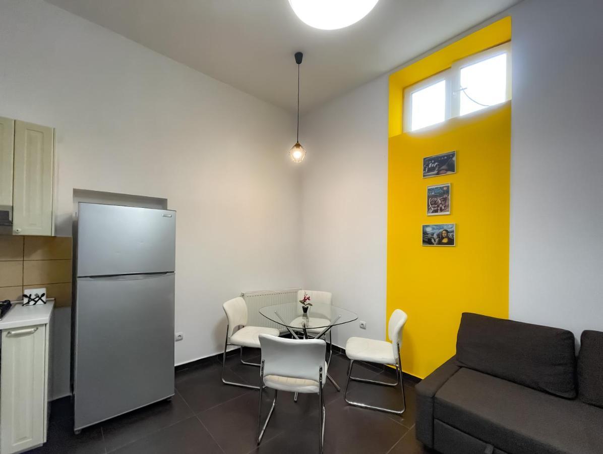 Cool Flat With Hot Tub In The Old Town Apartment Bucharest Exterior photo