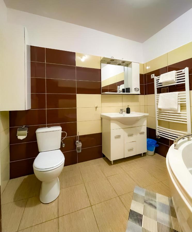 Cool Flat With Hot Tub In The Old Town Apartment Bucharest Exterior photo