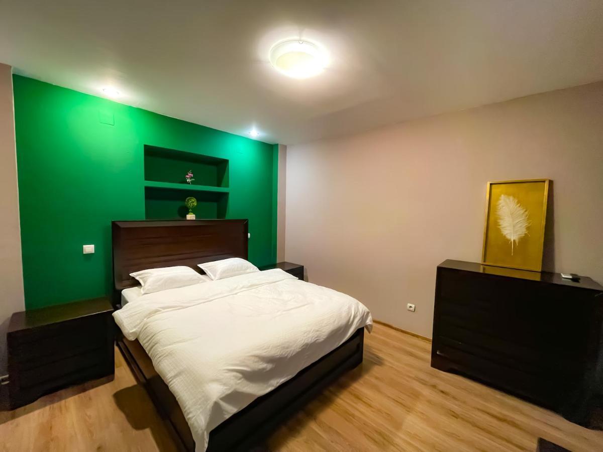 Cool Flat With Hot Tub In The Old Town Apartment Bucharest Exterior photo